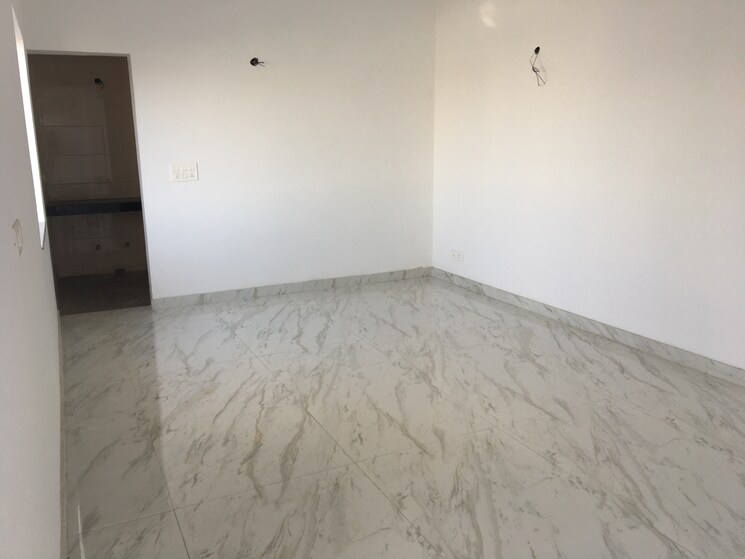 Room, sector 63 Commercial Office Space 16000 Sq.Ft. In Sector 63 Noida 8976386