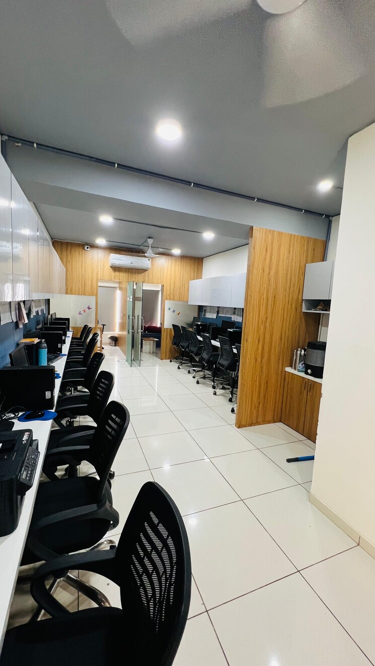 Gym, sun-westbank Commercial Office Space 790 Sq.Ft. In Navrangpura Ahmedabad 8976415