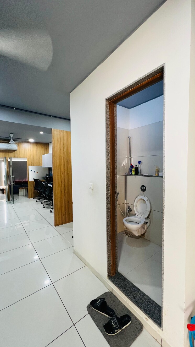 undefined, sun-westbank Commercial Office Space 790 Sq.Ft. In Navrangpura Ahmedabad 8976415