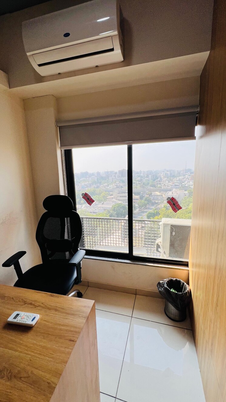 Team Area, sun-westbank Commercial Office Space 790 Sq.Ft. In Navrangpura Ahmedabad 8976415