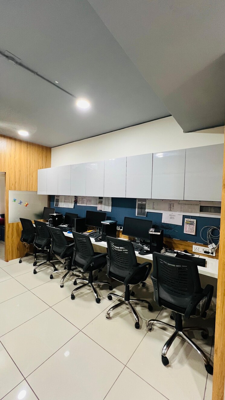 Team Area, sun-westbank Commercial Office Space 790 Sq.Ft. In Navrangpura Ahmedabad 8976415