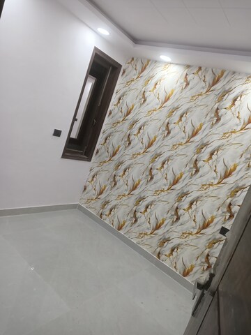 Furnished Amenities in 2 BHK Builder Floor at Govindpuri – for Sale