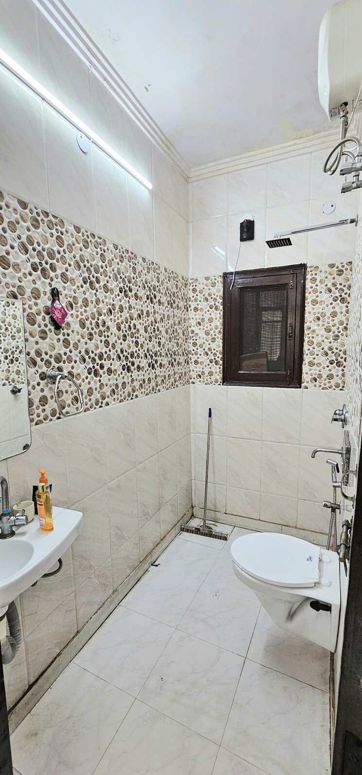 Bathroom, sector 14 dwarka 2 Bedroom 115 Sq.Yd. Apartment In Sector 14 Dwarka Delhi 8967573