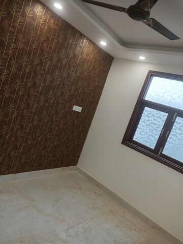 Room in 2 BHK Builder Floor at Tughlakabad Extension – for Sale