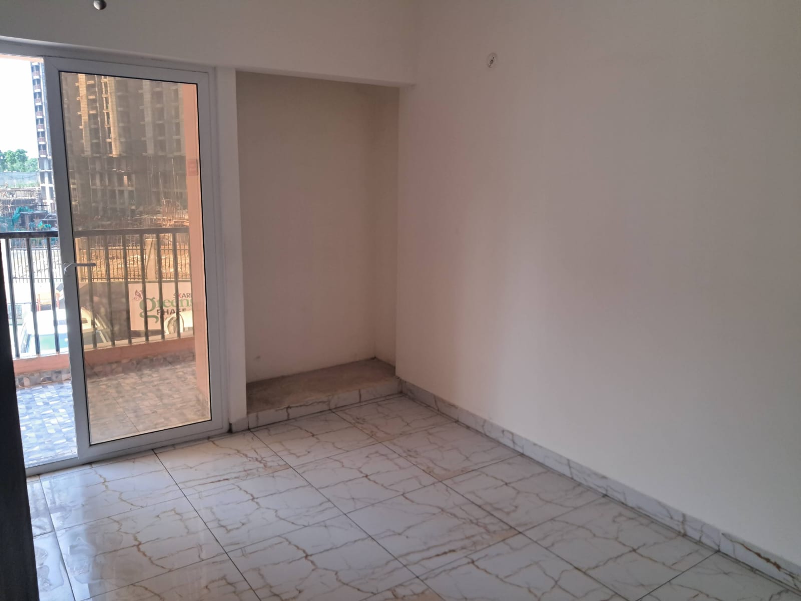 2 BHK Apartment For Sale in Landcraft Golf Links