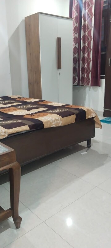 Bedroom in 1 BHK Builder Floor at Dlf Phase I – for Rent
