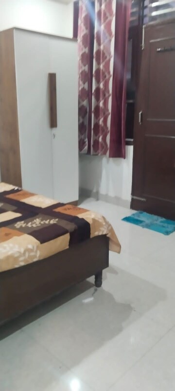 Bedroom in 1 BHK Builder Floor at Dlf Phase I – for Rent