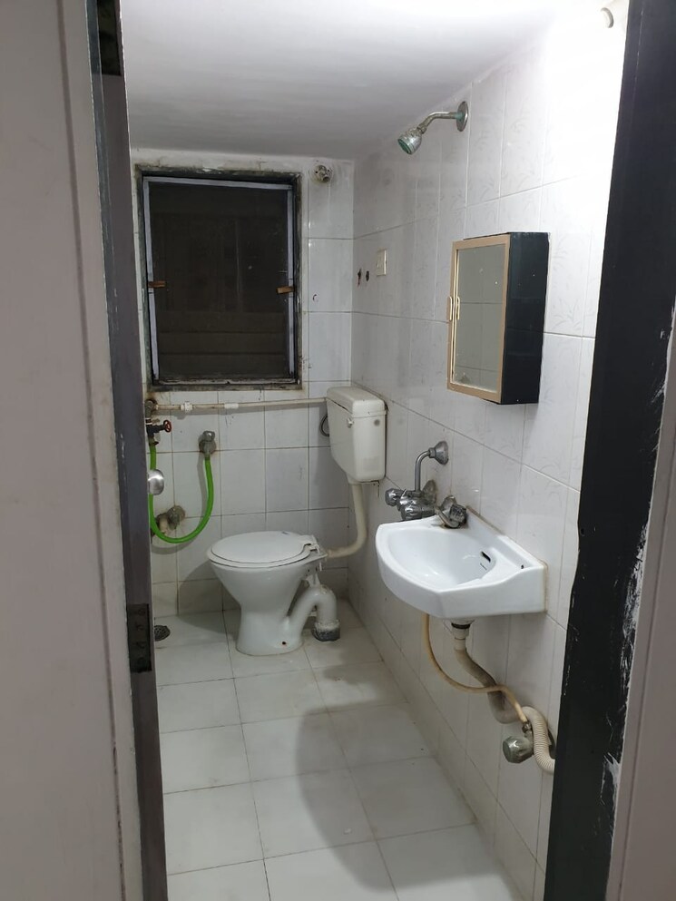 Bathroom, kadri-manzil 1 Bedroom 633 Sq.Ft. Apartment In Santacruz East Mumbai 8976533