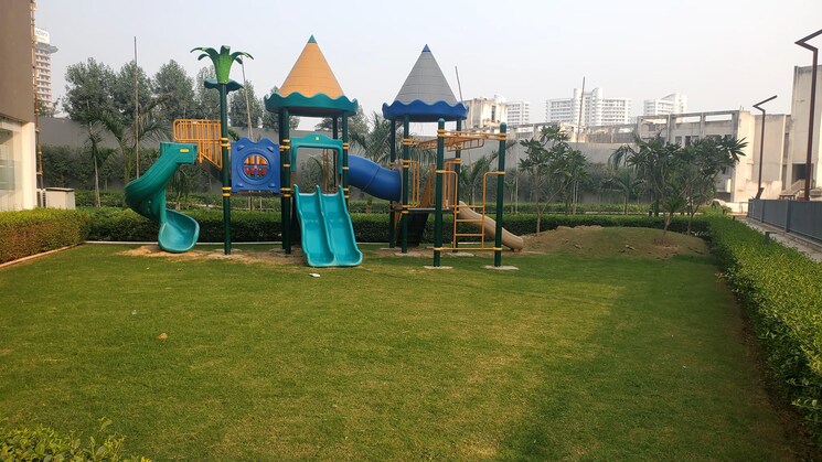 Garden, suncity-vatsal-valley 2 Bedroom 1130 Sq.Ft. Apartment In Gwal Pahari Gurgaon 8976544