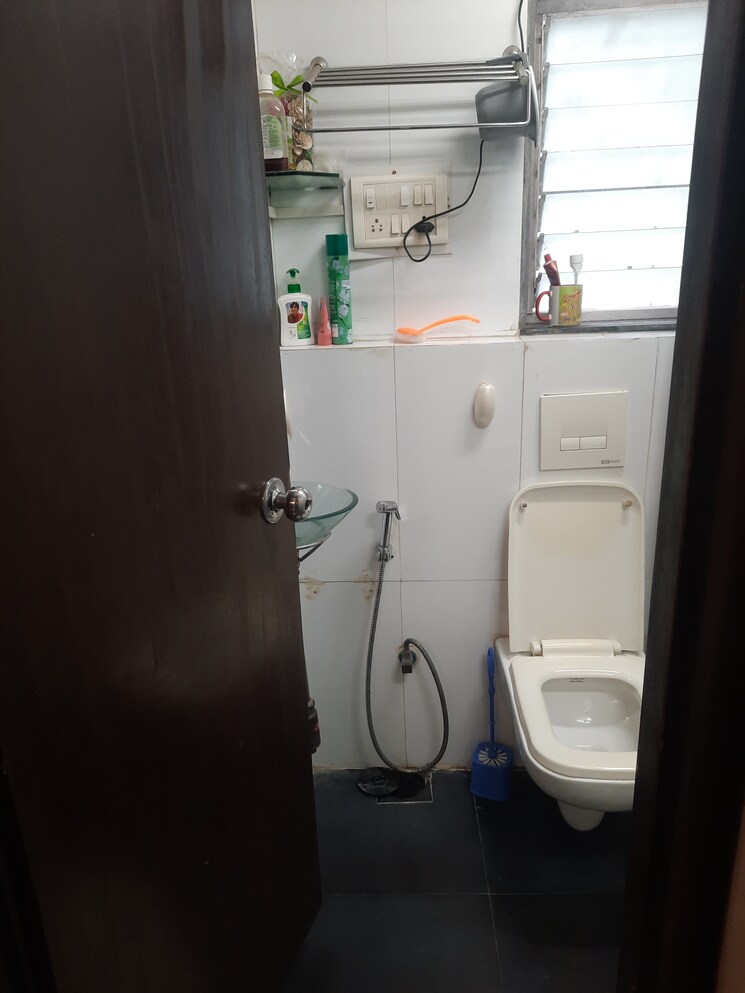 Bathroom, andheri west 2 Bedroom 1000 Sq.Ft. Apartment In Andheri West Mumbai 8976599
