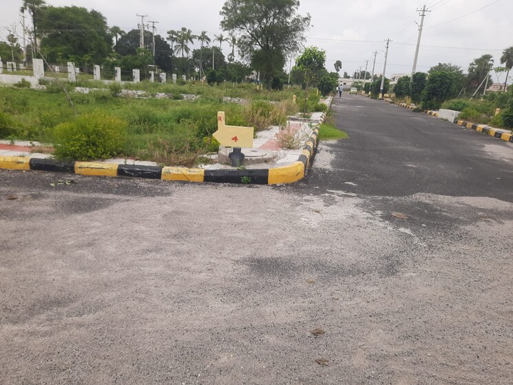  Parking, ghatkesar  150 Sq.Yd. Plot In Ghatkesar Hyderabad 8976547