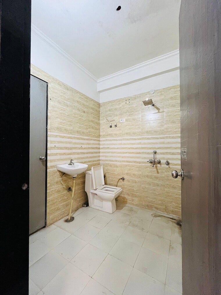 Bathroom, aradhyam-spa-city 3 Bedroom 1645 Sq.Ft. Apartment In Meerut Road Ghaziabad 8976576
