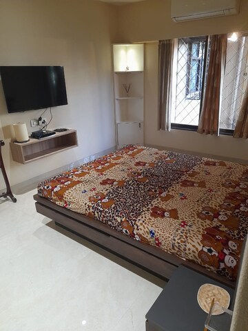 Bedroom in 1 BHK Apartment at Manju Mahal Apartment, Pali Hill – for Rent