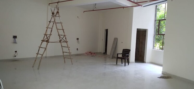 Room, sector 65 Commercial Industrial Plot 1000 Sq.Ft. In Sector 65 Noida 8976590