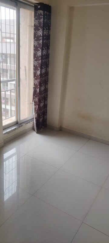 Room in 1 BHK Apartment at Raunak Unnathi Woods Phase 6, Ghodbunder Road – for Rent