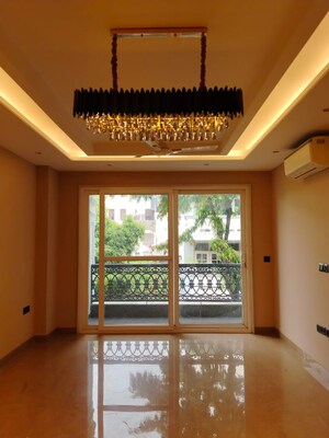 Furnished Amenities in 3 BHK Builder Floor at Greater Kailash I – for Sale