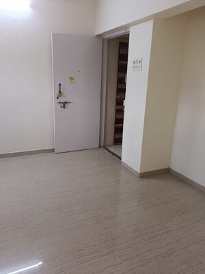 Room in 1.5 BHK Apartment at Woods Pinewoods, Ghodbunder Road – for Sale