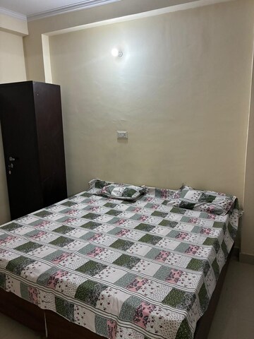 Bedroom in 1 BHK Builder Floor at Sector 43 – for Rent
