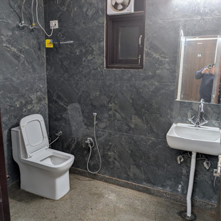 Bathroom, freedom fighters enclave 1 Bedroom 450 Sq.Ft. Builder Floor In Freedom Fighters Enclave Delhi 8976669