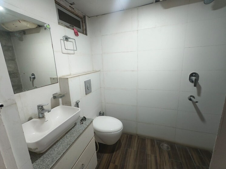 Bathroom, suryamukhi-garden-apartment 3 Bedroom 1650 Sq.Ft. Apartment In Vittal Mallya Road Bangalore 8976667