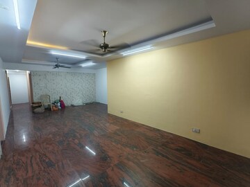 Room in 3 BHK Apartment at Suryamukhi Garden Apartment, Vittal Mallya Road – for Rent