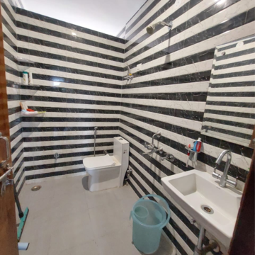 Staircase in 2.5 BHK Builder Floor at Sector 23 – for Rent