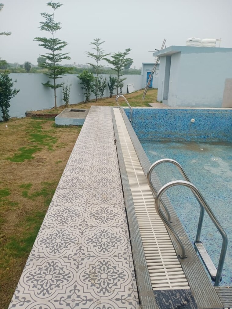 Exterior View, sector 30 yamuna expressway  230 Sq.Yd. Plot In Sector 30 Yamuna Expressway Greater Noida 8976707