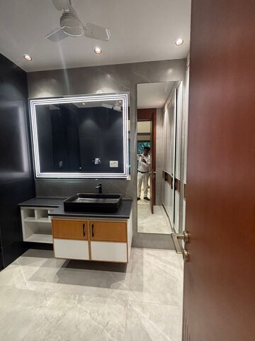 Furnished Amenities in 4 BHK Builder Floor at Ansal Sushant Lok I, Sector 43 – for Rent