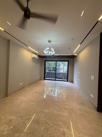 Room in 4 BHK Builder Floor at Ansal Sushant Lok I, Sector 43 – for Rent