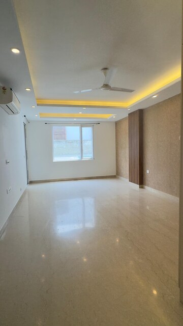 Room in 4 BHK Builder Floor at Ansal Sushant Apartments, Sushant Lok I – for Rent