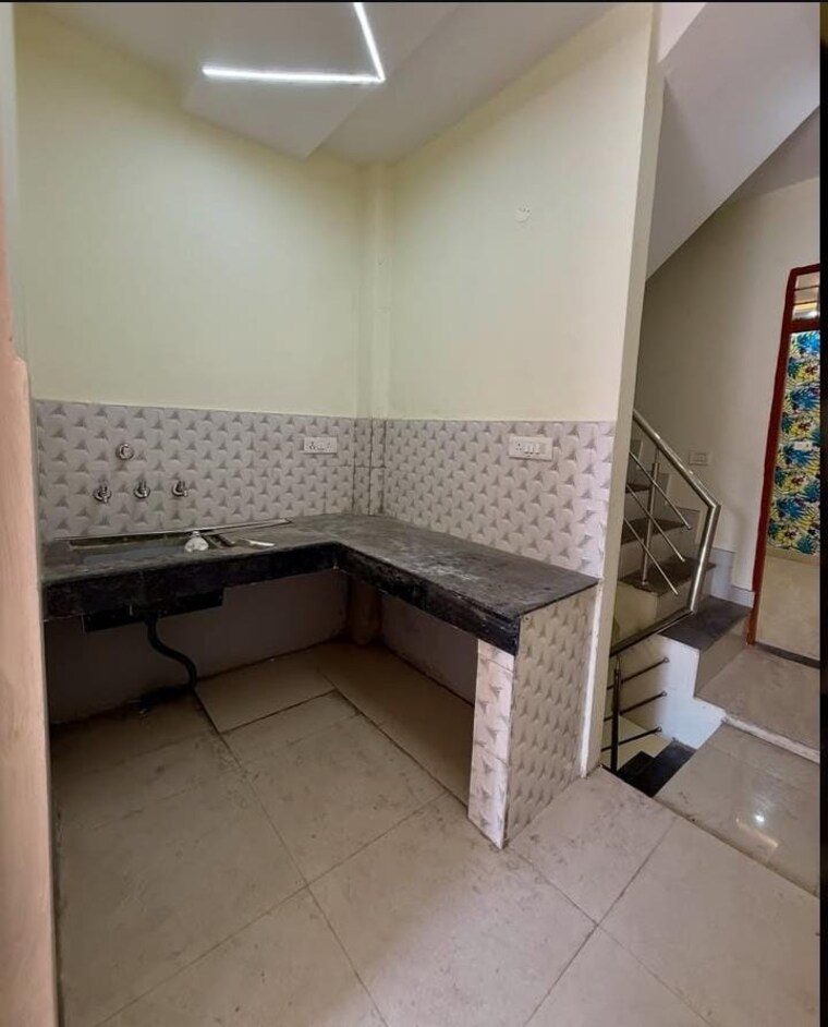 Kitchen, sector 33 3 Bedroom 2700 Sq.Ft. Builder Floor In Sector 33 Faridabad 8976759