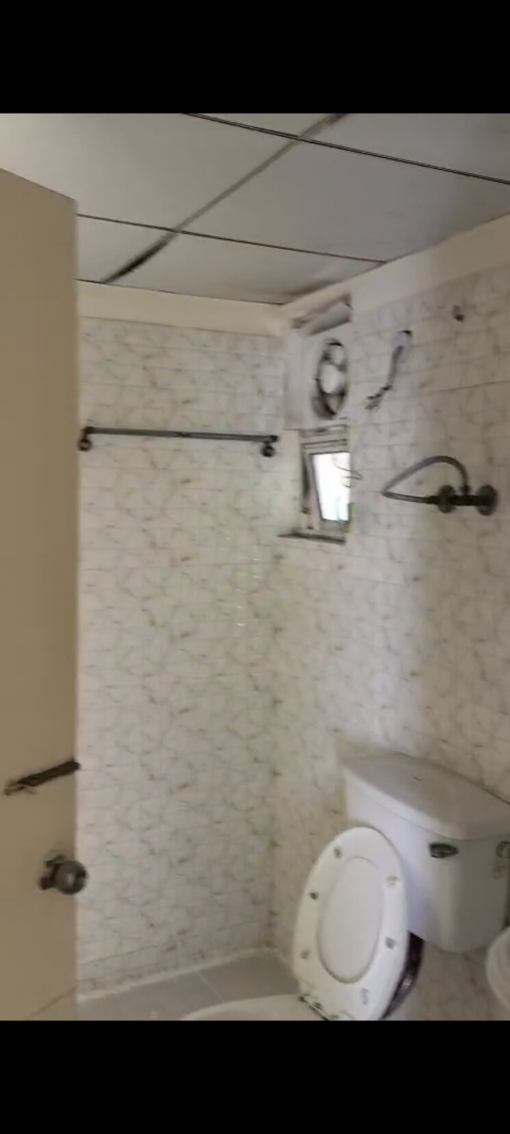 Bathroom, gaur-city-2-16th-avenue 3.5 Bedroom 1500 Sq.Ft. Apartment In Sector 16c Greater Noida Greater Noida 8976779