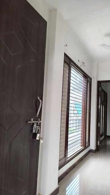 Building Lobby in 1 BHK Builder Floor at Sushant Lok 3, Sector 57 – for Rent