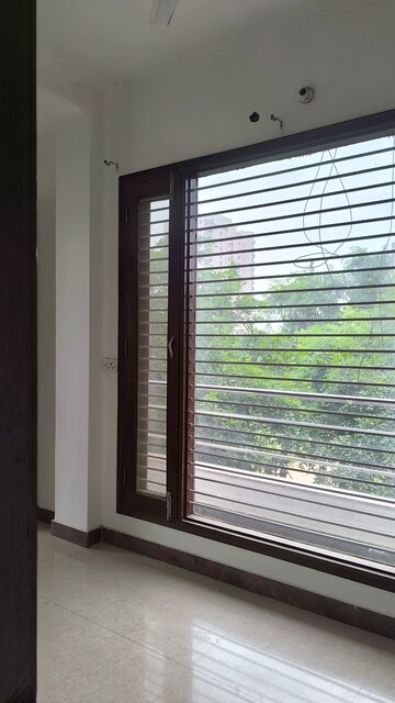 Room in 1 BHK Builder Floor at Sushant Lok 3, Sector 57 – for Rent