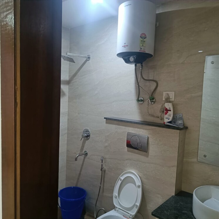 Bathroom, freedom fighters enclave 3 Bedroom 2000 Sq.Ft. Apartment In Freedom Fighters Enclave Delhi 8976772