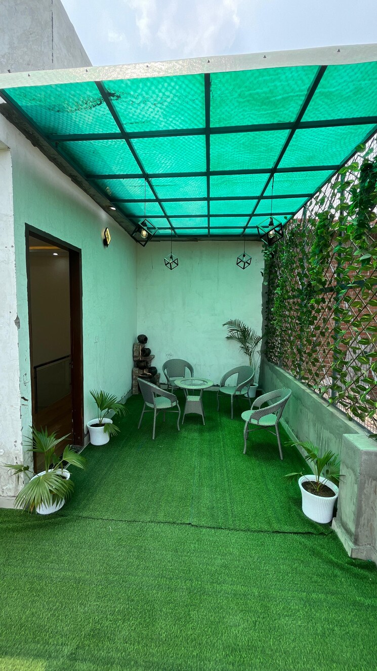 Terrace, sector 16b greater noida 3 Bedroom 2200 Sq.Ft. Villa In Sector 16b Greater Noida Greater Noida 8976778