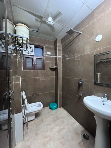 Attached Bathroom in 2 BHK Builder Floor at Sector 43 – for Rent