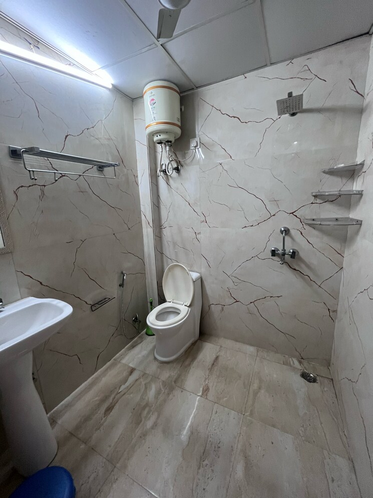 Attached Bathroom, sector 43 2 Bedroom 1211 Sq.Ft. Builder Floor In Sector 43 Gurgaon 8976834