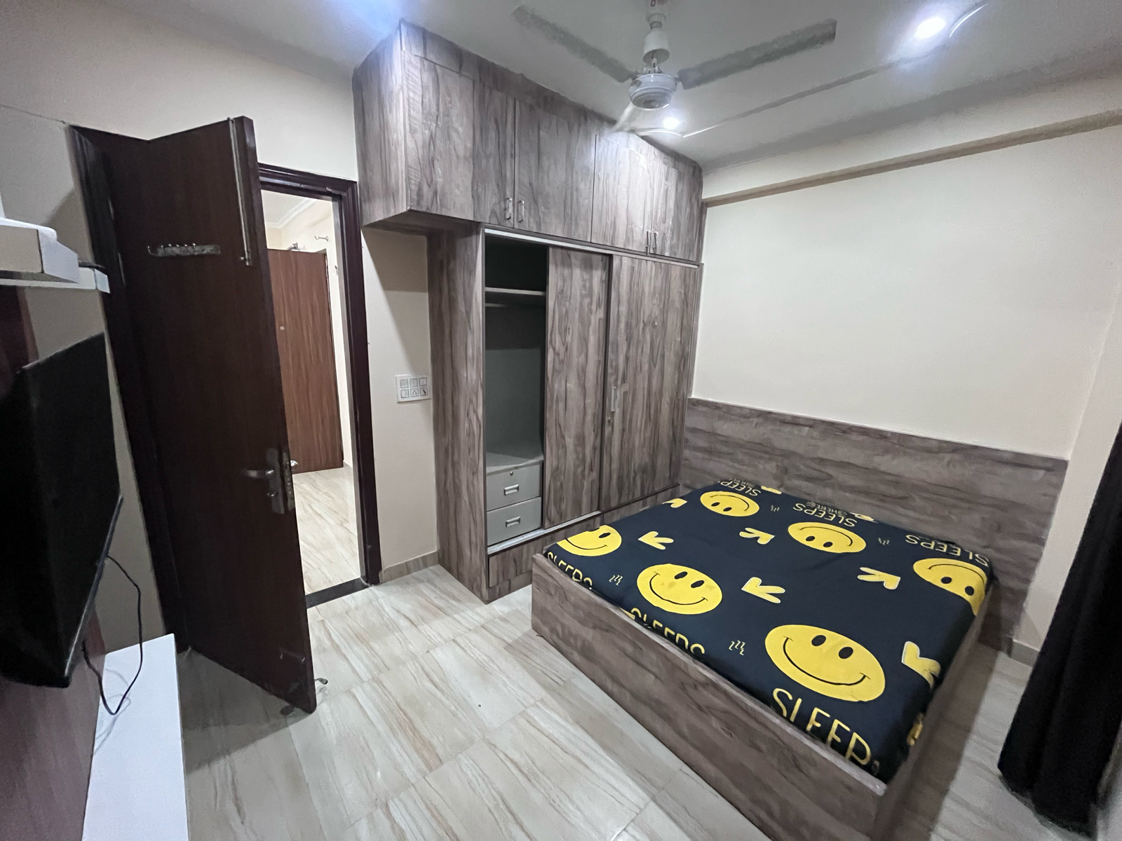 2 BHK + Extra Room Builder Floor For Rent in Sector 43