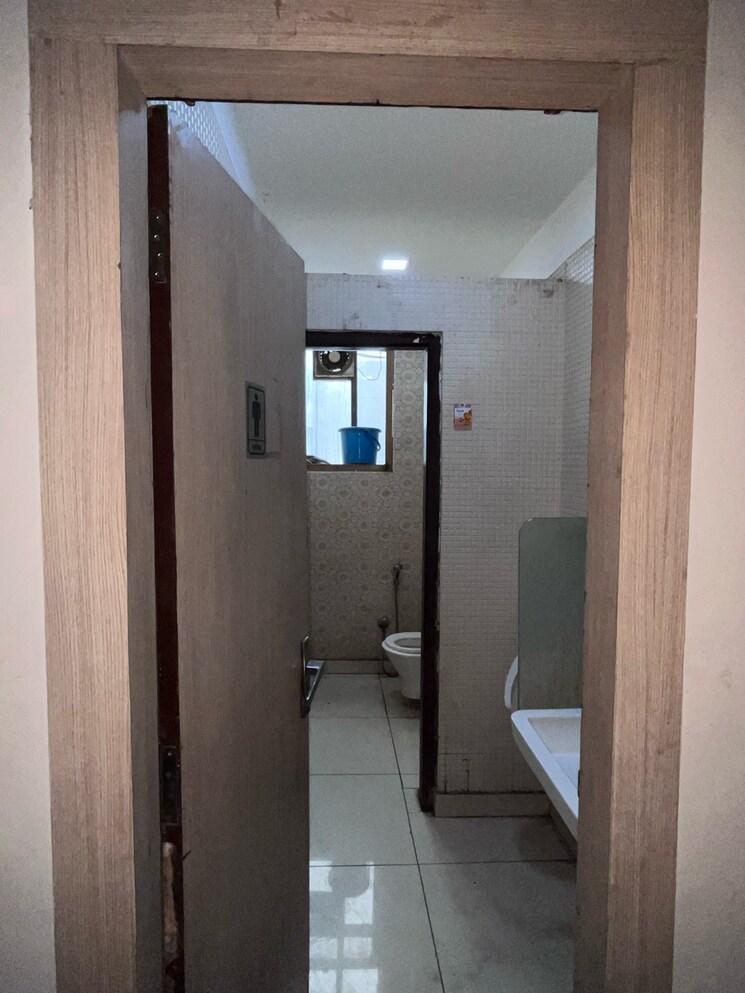 Washroom, sector 2 Commercial Office Space 2800 Sq.Ft. In Sector 2 Noida 8976845