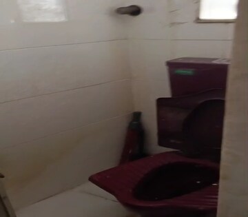 Bathroom in 1 BHK Apartment at Matunga West – for Rent