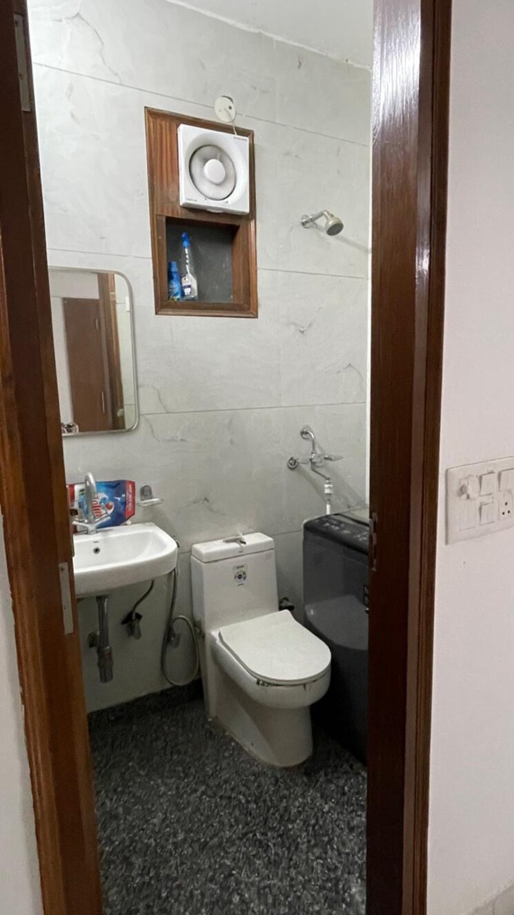 Bathroom, sector 27 3 Bedroom 1784 Sq.Ft. Builder Floor In Sector 27 Gurgaon 8976865