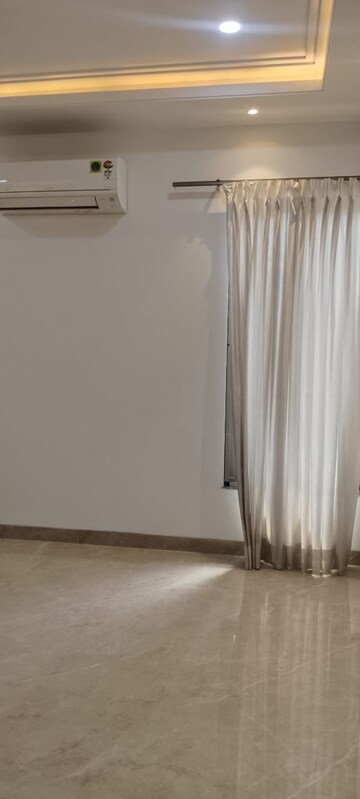 Room in 3 BHK Villa at Sector 100 – for Rent