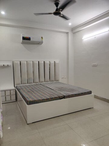 Bedroom in 2 BHK Builder Floor at Sector 43 – for Rent
