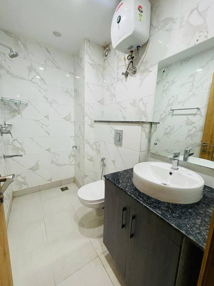 Bathroom, emaar-the-palm-drive-the-premier-terraces 3 Bedroom 2125 Sq.Ft. Apartment In Sector 66 Gurgaon 8976899
