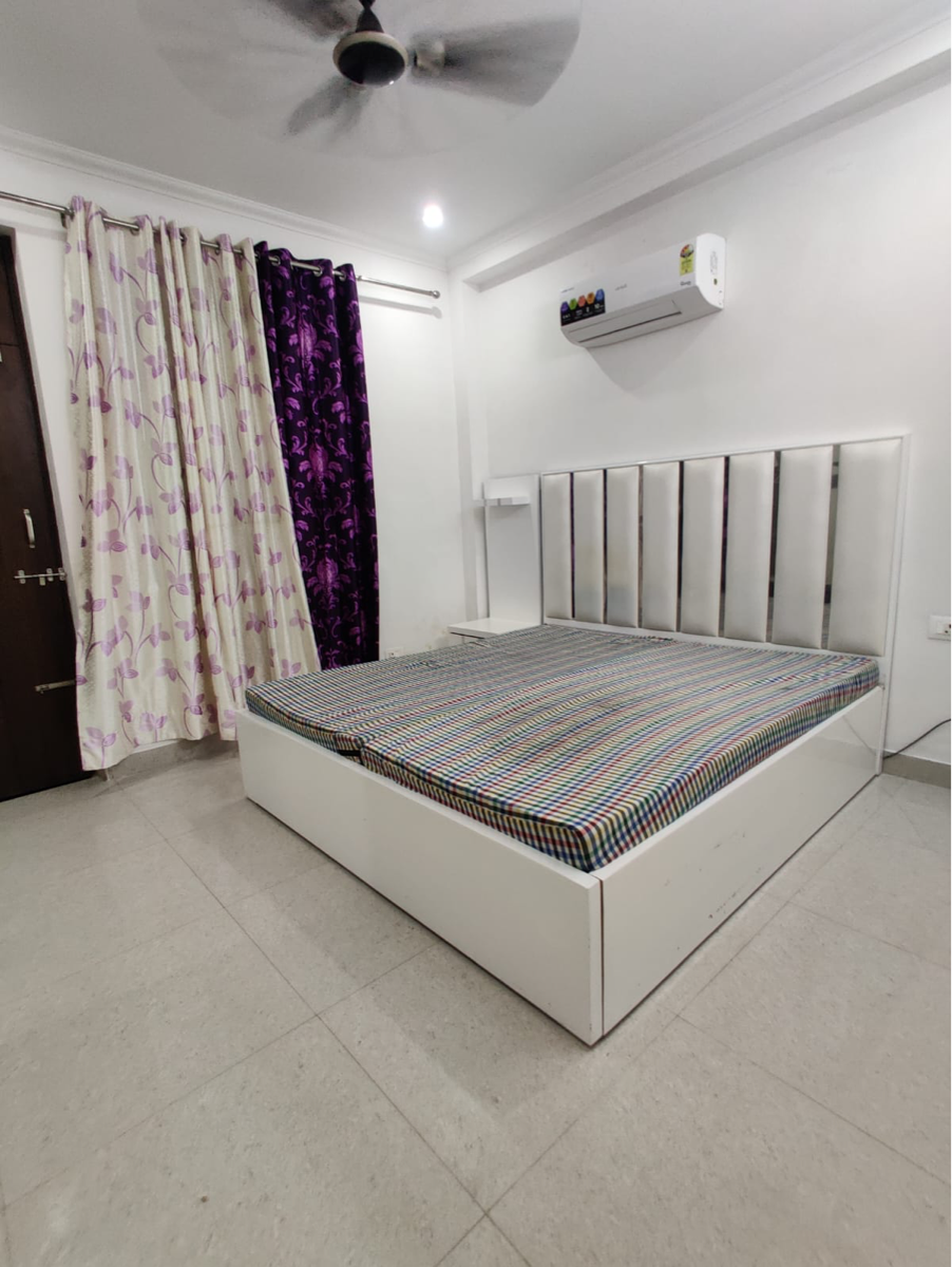 2 BHK + Extra Room Builder Floor For Rent in Sector 43