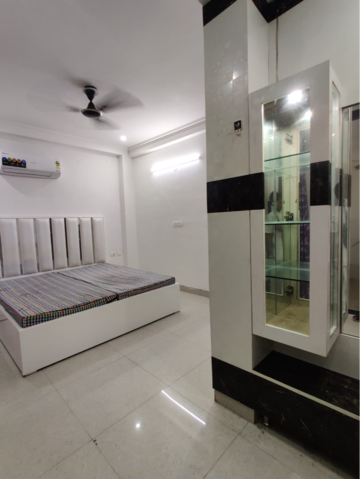 Room in 2 BHK Builder Floor at Sector 43 – for Rent