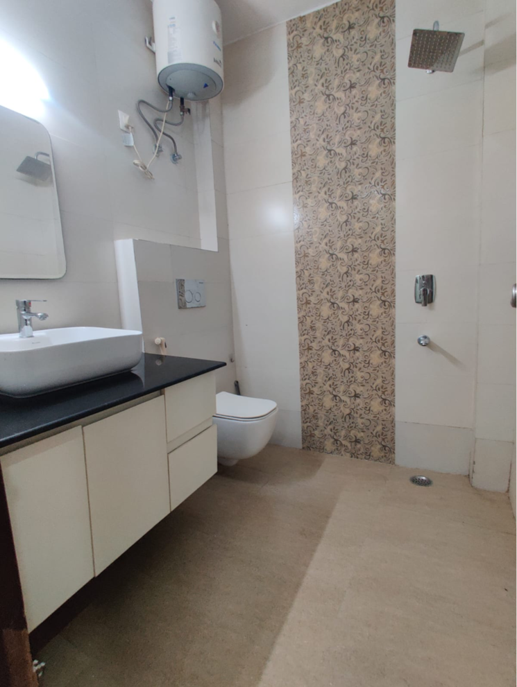 Attached Bathroom, sector 43 2 Bedroom 1212 Sq.Ft. Builder Floor In Sector 43 Gurgaon 8976911