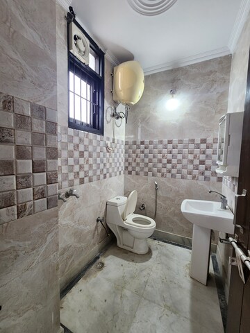 Team Area in 1 BHK Builder Floor at Chattarpur – for Rent