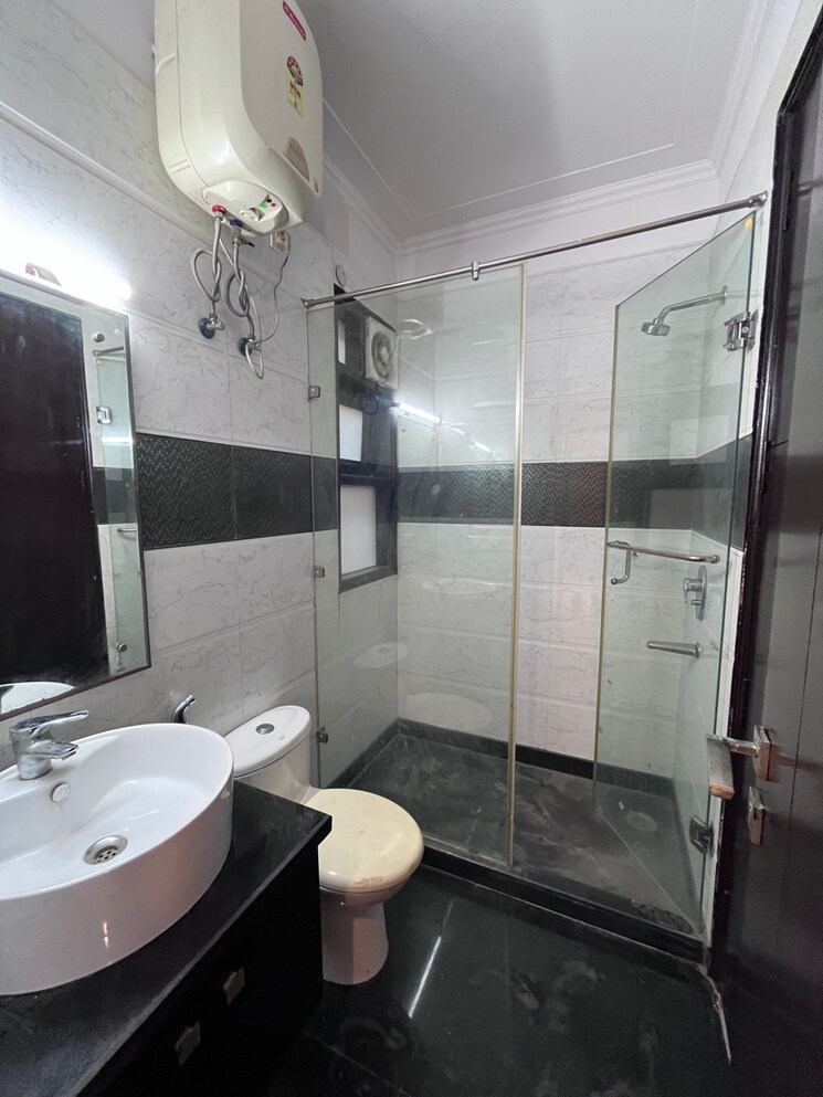 Attached Bathroom, sushant lok i 3.5 Bedroom 2708 Sq.Ft. Builder Floor In Sushant Lok I Gurgaon 8977019